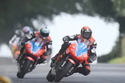 Road Racing: Ryan Farquhar sempre più "Re" della SuperTwins
