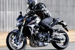 Suzuki GSR 750 Black Mat