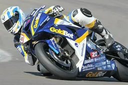 STK1000 Magny Cours Qualifiche 1: Barrier su Guarnoni