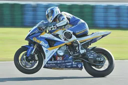 STK1000 Magny Cours Qualifiche 2: Barrier Vs La Marra