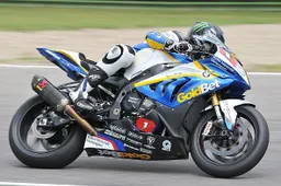 Superstock 1000 Imola Gara: vince Barrier, cade La Marra