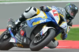 Superstock 1000 Silverstone Qualifiche 1: vola Barrier