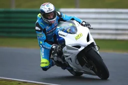 BSB Sylvain Guintoli prova a Mallory Park la nuova Suzuki GSX-R 1000