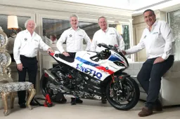 TAS Racing BMW svela la nuova livrea e sponsor SYNETIQ per il BSB