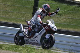 200km Suzuka Vince Takumi Takahashi con la nuova Fireblade