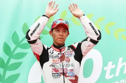 Superbike UFFICIALE Takumi Takahashi con Red Bull Honda