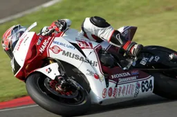 All Japan Superbike Autopolis Gara: Takumi Takahashi batte Akiyoshi