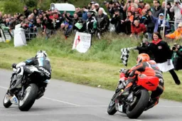 Tandragee 100: a Dunlop la finale, 3 vittorie per Farquhar, l'esordio di Dario Cecconi