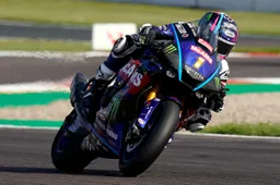 Superbike, i bei tempi delle wild card britanniche: MacKenzie e Hickman a mezzo servizio