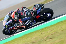 BSB Silverstone Gara 1: Yamaha domina, ma vince Josh Elliott a tavolino