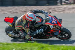 Taylor Mackenzie vince già con la nuova BMW M1000RR