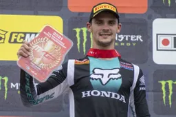 MXGP: Tim Gajser vittoria a Kegums, una costanza che premia