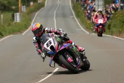 Tourist Trophy: Todd resiste a Dunlop, Superbike da leggenda