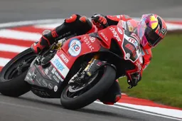 O'Halloran pole, Tom Sykes in prima fila British Superbike