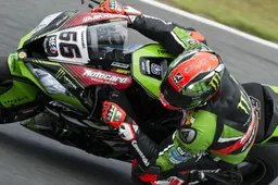 Superbike Donington Prime libere nel segno di Tom Sykes