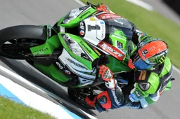 Superbike Donington Prove 3: Tom Sykes vola in testa