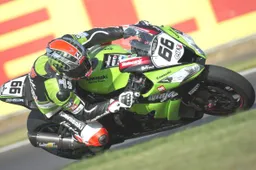 Superbike: Tom Sykes rinnova con Kawasaki per il 2013