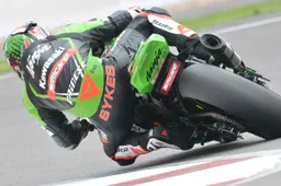 Superbike Silverstone Qualifiche 1: Sykes primo con caduta