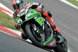 Superbike Nurburgring Warm Up: Sykes torna al comando