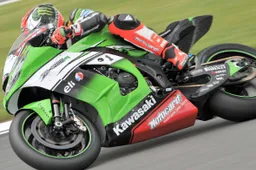 Superbike Donington Warm Up: Sykes su pista bagnata