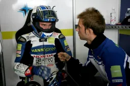 BSB: Tommy Hill in visita a Snetterton, cerca una moto