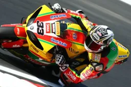 BSB Brands Hatch Warm Up: Hill in testa, a terra Kiyonari