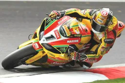 BSB Cadwell Park Prove 1: Tommy Hill leader con scivolata