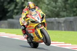 BSB Oulton Park Gara 1: Tommy Hill vince in solitaria