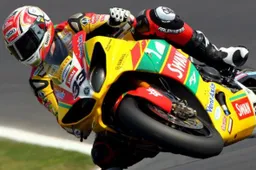 BSB Brands Hatch Gara 3: Tommy Hill batte Hopkins e Byrne