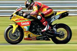 BSB Snetterton Warm Up: Hill davanti ad Haga, doppietta Yamaha