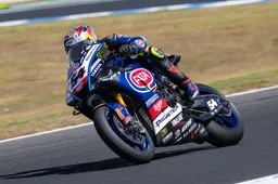 Superbike Phillip Island: Toprak si prende la pole, Bautista nel traffico
