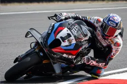 Superbike Donington: Che Sprint, Razgatlioglu se ne frega di tutto