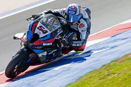 Superbike Misano: Toprak va per tre, lui vola anche nel warm up