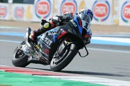 Superbike Magny Cours: Toprak pole da fenomeno, Iannone torna a rombare