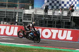 Superbike Magny Cours: Toprak martello Sprint, non ce n'è per Bulega