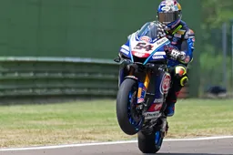 Superbike Imola: Alvaro Bautista cade alla prima curva, Toprak fa il pieno