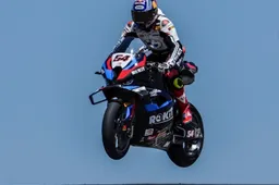 Superbike: Come fa Toprak Razgatlioglu ad avere un controllo così?