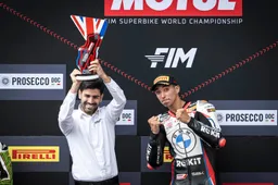 Superbike Donington: Toprak non c'è storia, un'altra tripletta