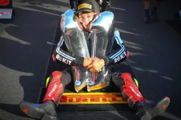 Superbike, Razgatlioglu confessa: "Ho spinto solo da metà gara"