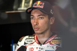 Superbike, Razgatlioglu-BMW tensione alle stelle. Infortunio? Ecco la verità