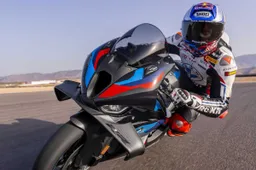 Superbike, BMW svela nuova M 1000 RR: con Toprak caccia al bis