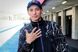 Superbike, test Portimao: per Toprak Razgatlioglu due guanti "speciali"