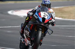 Superbike Donington: Toprak dieci con lode, gara  1 non c'è storia