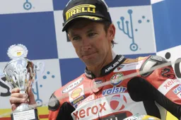 Superbike: è ufficiale, Troy Bayliss correrà nel V8 Supercars