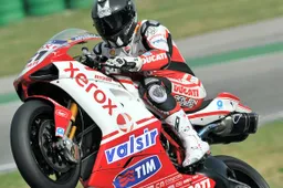 Superbike: Troy Bayliss torna a correre... e vince nel Dirt Track!