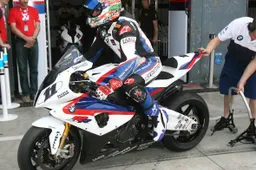 Superbike: Troy Corser salterà Kyalami, al suo posto Martin