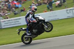 Superbike: Corser svela la BMW S1000RR al pubblico inglese