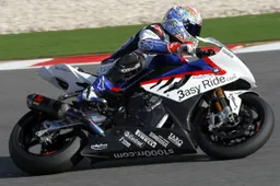 Superbike: il team BMW è pronto per Valencia