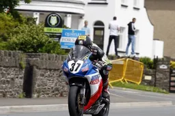 Tourist Trophy: a Michael Dunlop il TT Championship, Ivan Lintin tra i privati
