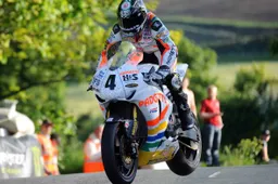 Tourist Trophy: Ian Hutchinson da primato a 130.165 mph